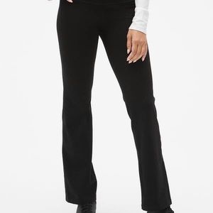 Gap yoga pants size medium. NWT
